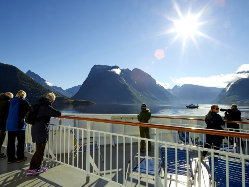 Hurtigruten cruise Hjørundfjorden 